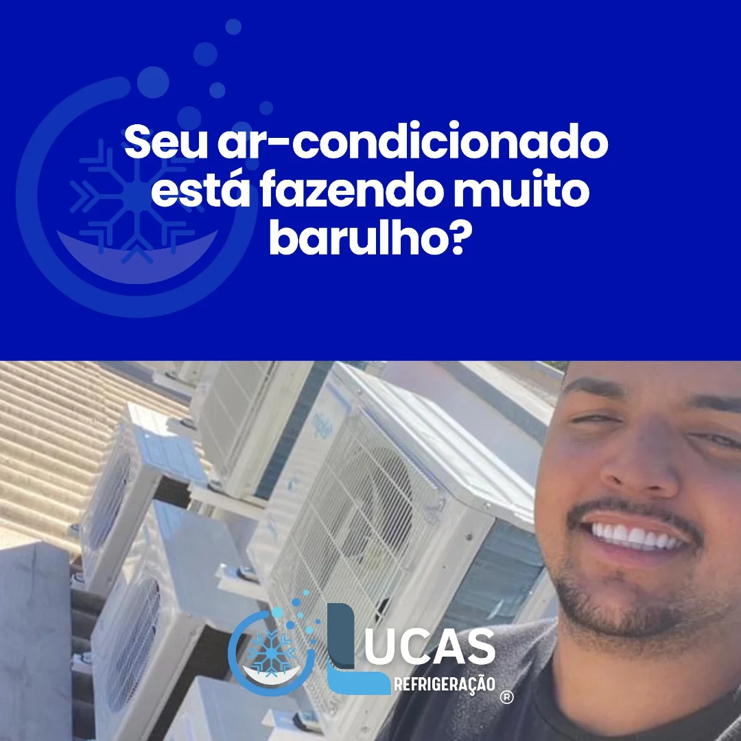 Técnico higienizando ar-condicionado